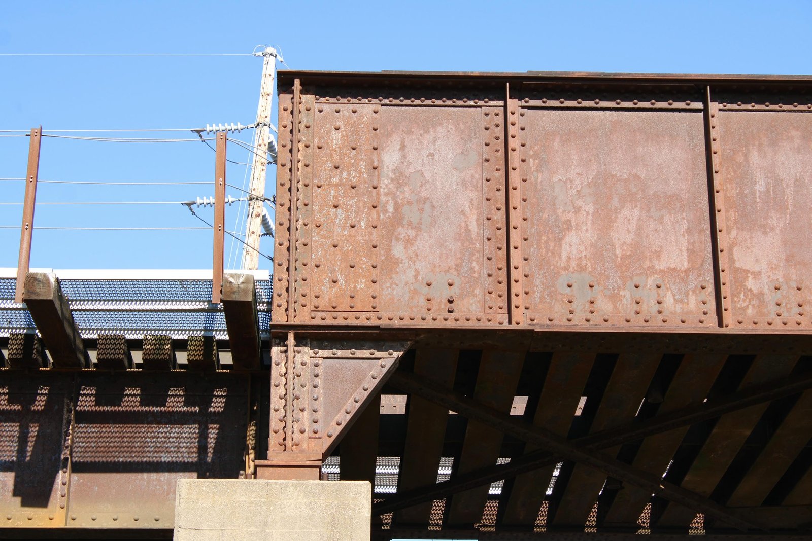 Girder end